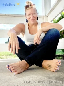 Goddessfierce - EnJOI my toe spreads for 10 mins updated