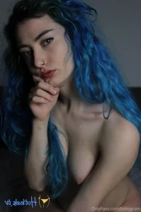 Bickygram - NUOVO VIDEO IN CUI MI MASTURBO LA FIGHETTA CON DILDO E