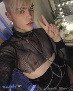 Str8boytoy - So many of my subscribers are sexy as fuck I pree those