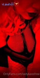 Ladykaosfree - Wanna play billiards with me Put your cue into my wet