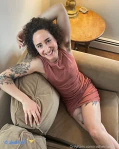 Rachelmae36-1 - Hairy armpits or hairy pussy