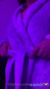 Emmabttrfly - Throwin this ass around wishing it wasn t Sunday night 