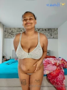 Fattypotchi - Have u ever wondered how a fat girl shaves her pussy