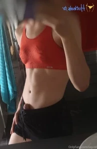 Lilytgirl - And now after a good bit of teasing here s the upskirt
