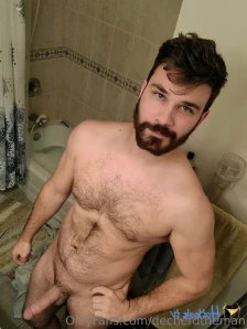 Decherdtheman - A bit of daddy s body and fat cock for you as a treat