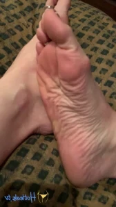 Sexysweetfeeta1 - Soles worship Sunday all oiled up and ready to be