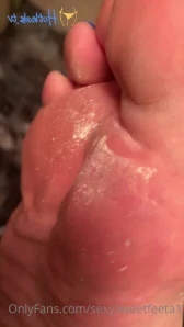 Sexysweetfeeta1 - Just my feet and that squishy banana jealous