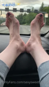 Sexysweetfeeta1 - Feeling a little cuffed to my bed this morning