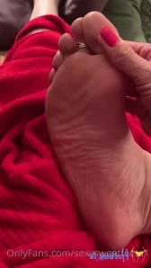 Sexysweetfeeta1 - Your tiny pin dick makes me laugh I ve never seen a