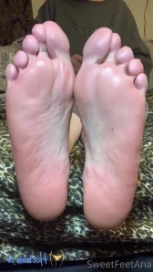 Sexysweetfeeta1 - Imagine that straw in your tiny pin dick only needs