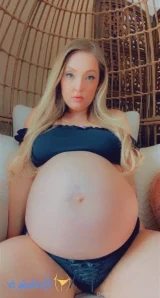 Milkykittykate - I start this video rubbing oil all over my huge tits