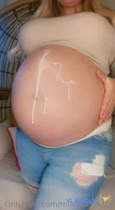 Milkykittykate - Pretty blonde mom with huge all natural 34GG s teases