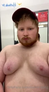 Roaminghog - just massaging my dicklet on the toilet while kc90001