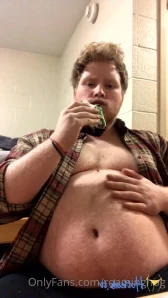 Roaminghog - kc90001 just can t help but tear into my shorts to get to