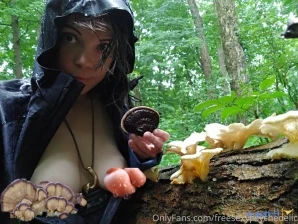 Freesexypsychedelic - My first fungi find of the season Scarlett elf