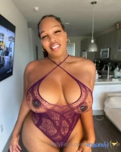 Thereal_roxie - BIG THICK YELLA VEINY 9 DICK WITH A CURVE HE HAD A