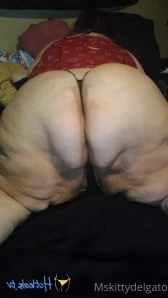 Mskittydelgato - Goddess in red view from on your knees