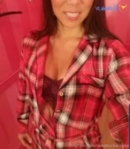 Sweetkoreanspice - always have a thing for red hope you do as well -sa