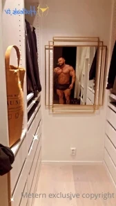 Alpha-1oak - Shape is getting better fast Muscle worship on the go