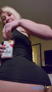 Smokingprincessof - I think this ciggy looks even better next to my