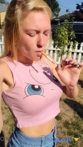 Smokingprincessof - Watch as I dangle a ciggy from my mouth and USE