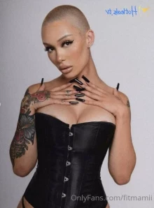 Destinicreams - Head nurse is here
