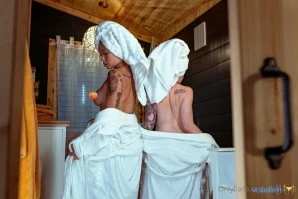 Destinicreams - stretching out