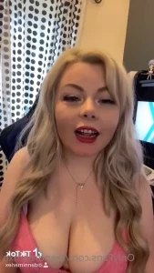 Curvydanni - Which lips are you kissing