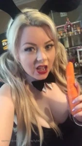 Curvydanni - These nipples love to be rubbed