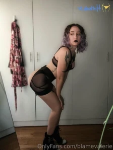 Blamevalerie - Who s going to join me in the shower and wash my hair