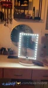 Lexiegreyx - Anyone here want to massage me now