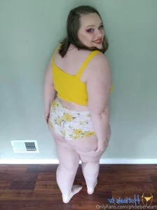 Phoebeheart - Wish someone was here to sleep with me today