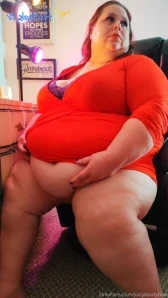 Juicybootybbw - Rubbing my tittie s and belly before taking a shower