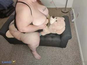 Juicybootybbw - Shaking my fat Close up view from below