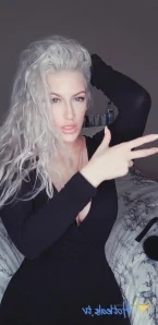 Missbellaromano - SHOWER TIME I m going live on my free page