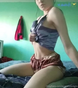 Kiramoonlight - I jumped on the bed to check if she could stand my hot