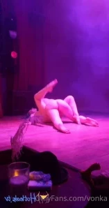 Vonka - Excited to go live tonight at 9pm est Who s joining me