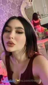 Asissska - It s very hot here don t you think so