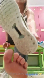 Krissamistress - Lick sniff and pay to obey Custom video and real