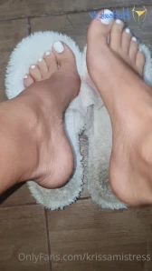 Krissamistress - What would you give to be under my delicios ass 