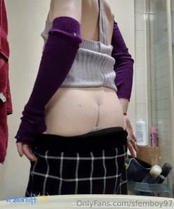 Sfemboy97 - Hey my friend sw33t_n1ghtm4r35 will be going live within