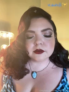 Raqueltorrezxox - Who likes peaches Drop a tip for something sweet