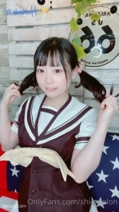 Shiomelon - I tried putting in the dildo from behind