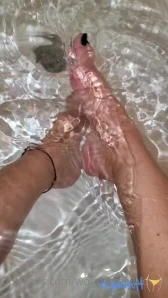 Wonderfeetwoman - It is so fucking hot in Vegas that I think all of my 