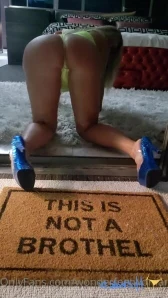 Wonderfeetwoman - Happy Humpday take me from behind Booty and Soles