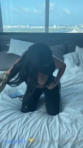 Breezybabiii - i m super lonely and horny right now