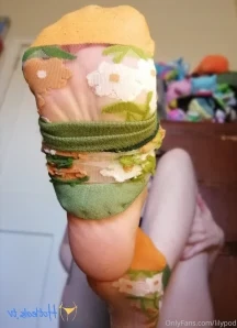 Lilypod - Getting my feet ready to be worshipped