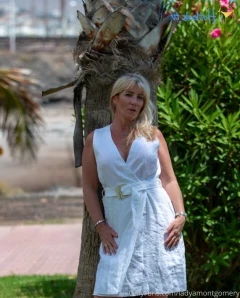 Britishladya - Soooo excited for my splashing show later I will be