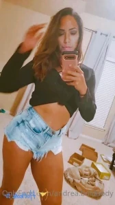Andrea-boldbody - Giving everyone a show 