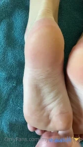 Myposedtoesvip - White painted toes wrapped around your cock and balls 